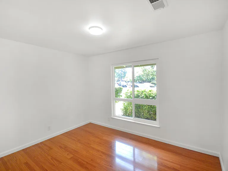 5013 Pine Tree Ter — Photo 13