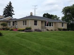 512 Bay Rd, McHenry, IL 60051