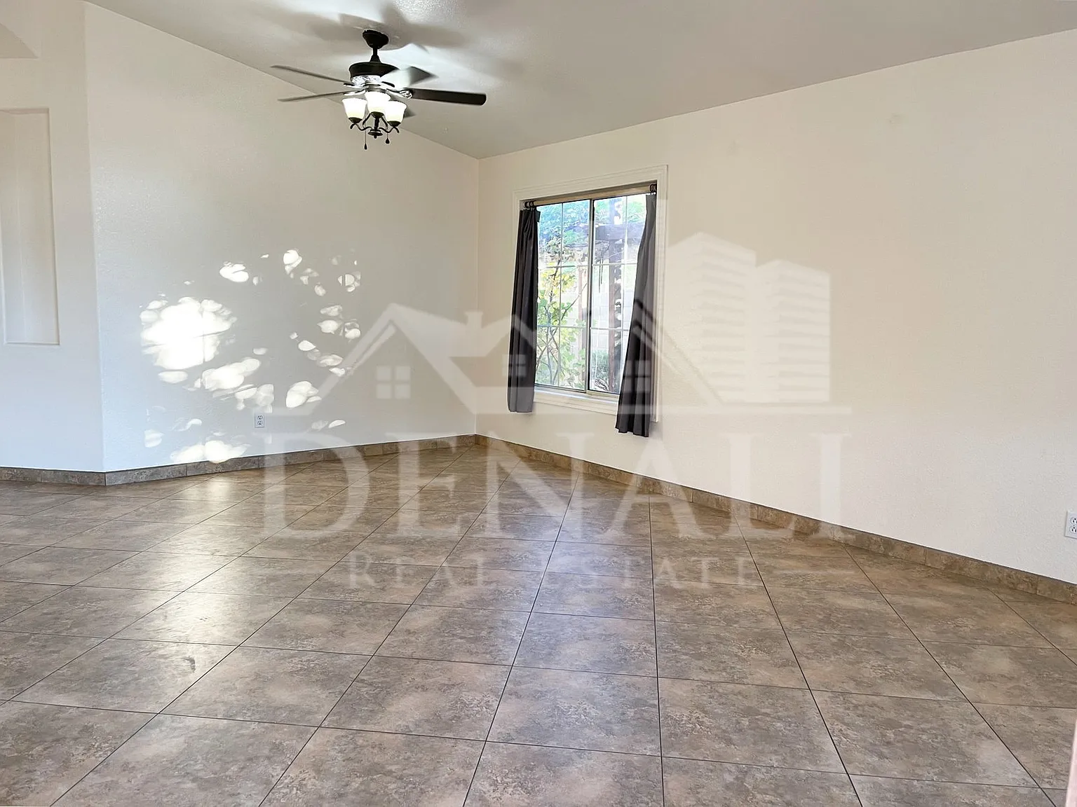 4 bed, 2.0 bath, 1681 sqft, $2,295 — Photo 3