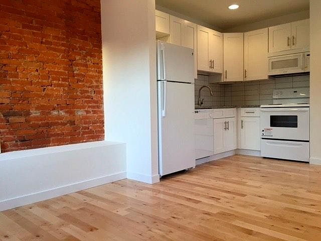 1st image of 916 N 15th St #2