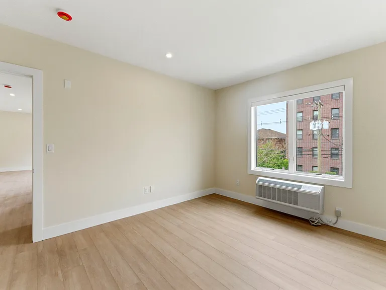850 Broad Ave #B — Photo 17