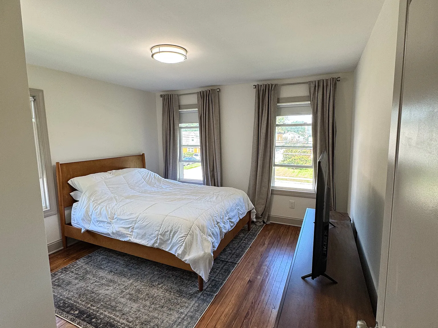 3 bed, 1100 sqft, $2,000 — Photo 4