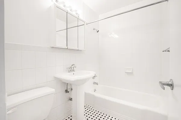 Rented by Stonehenge NYC LLC | media 17