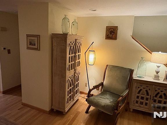 4th image of 56 Hawthorne Avenue #B
