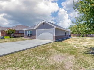 17 Garza Ct, Uvalde, TX 78801