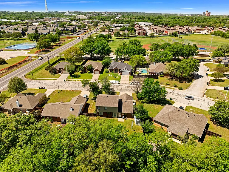 308 Mack Dr — Photo 34