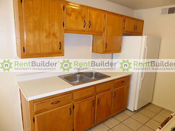 2nd image of 205 Vassar Dr SE APT 1