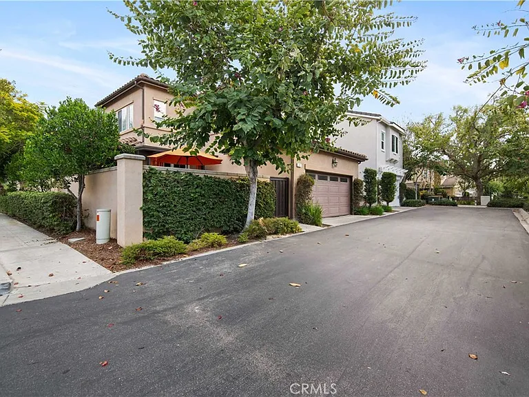 1 Bower Ln — Photo 39