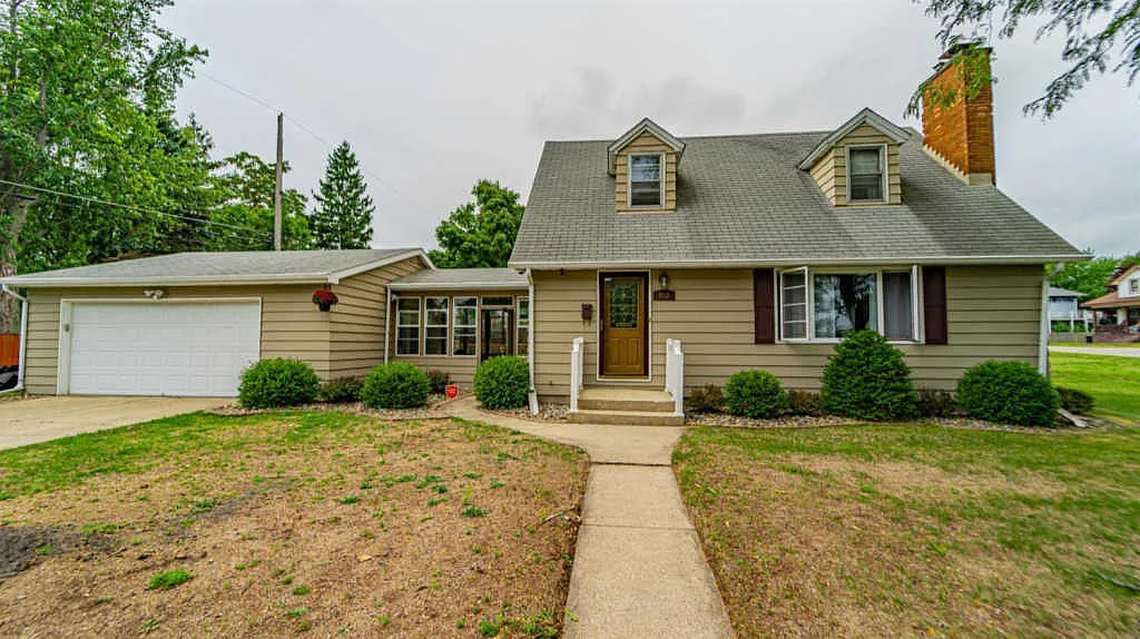 503 Oak St photo 1