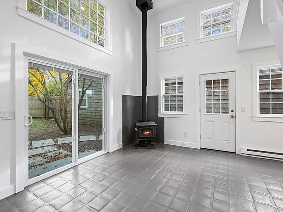 3rd image of 17 N Bishop Ln