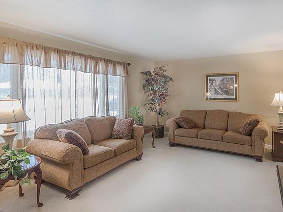 3rd image of 4566 Whitehall Dr