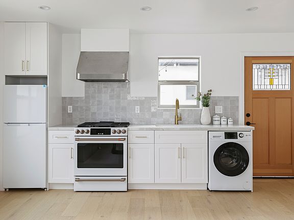 5th image of 125 S Avenue 60 #1/2