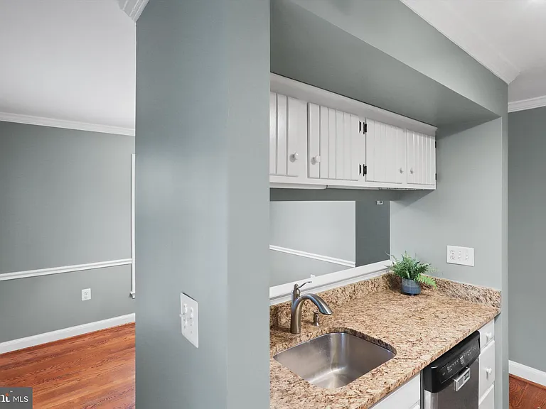 101 Roberts Ct — Photo 14