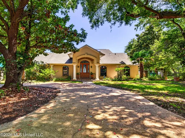 1401 Seacliffe Dr, Gautier, MS 39553