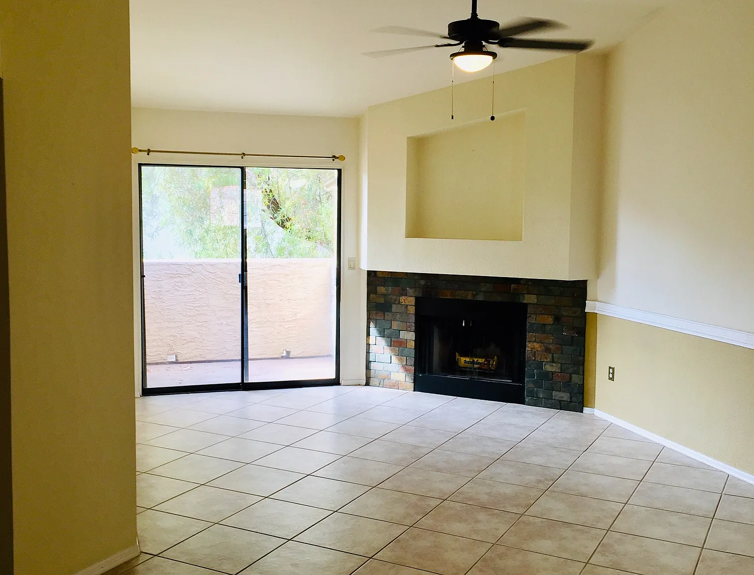 2 bed, 1078 sqft, $2,100 — Photo 2