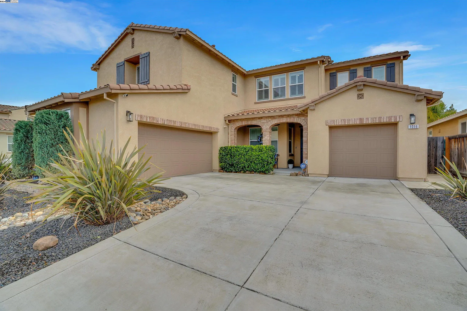 1016 Emma Rose Blvd photo 1