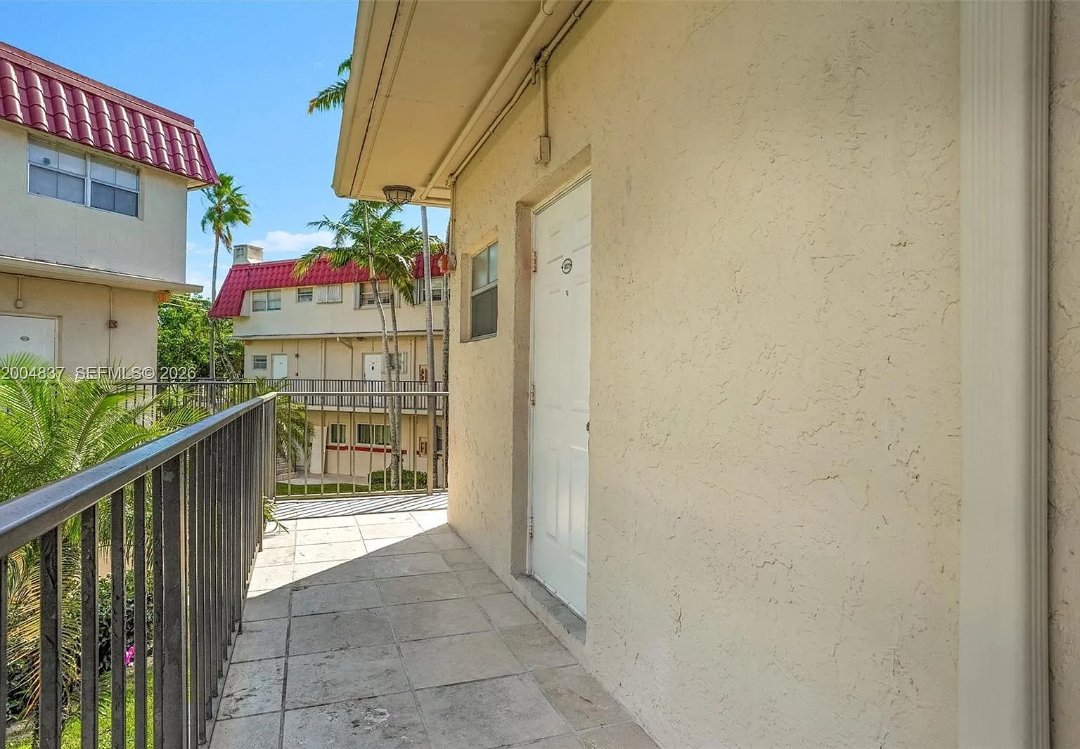 Villas Of Pinecrest Condo — Photo 2