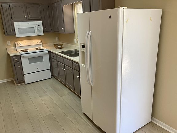 5th image of 4521 River Oak Dr
