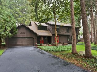7275 Oliver Woods Dr SE, Grand Rapids, MI 49546