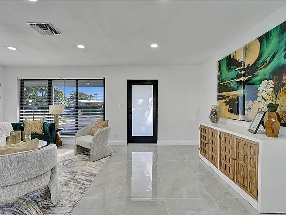 4th image of 2925 NE 1st Avenue