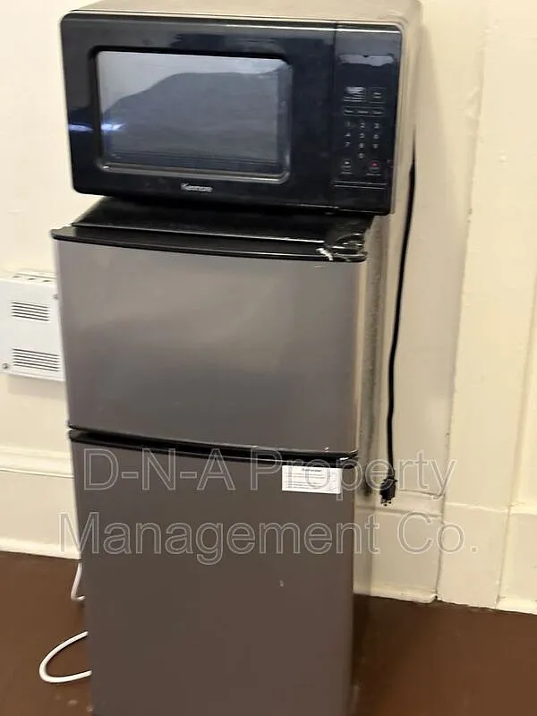 Studio, $750 — Photo 2
