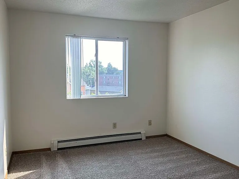 Dakota E & W Apartments — Photo 50