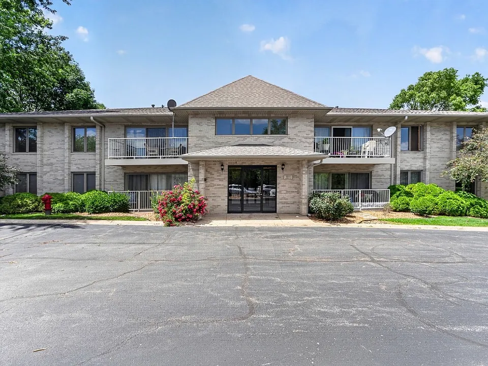 1011 Ashley Ct S #2D