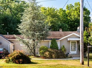 16 Vail Rd, Lake Hiawatha, NJ 07034