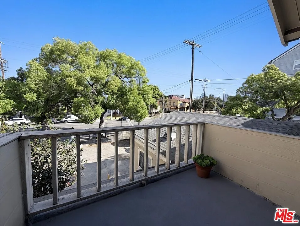 1238 W Adams Blvd — Photo 3