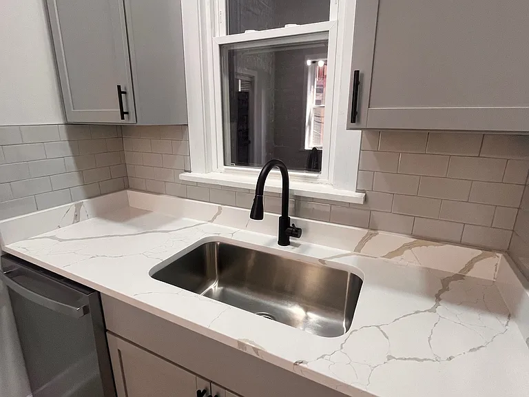2955 N Spaulding Ave #1R — Photo 3