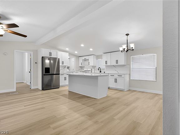 4th image of 3280 Del Monte St