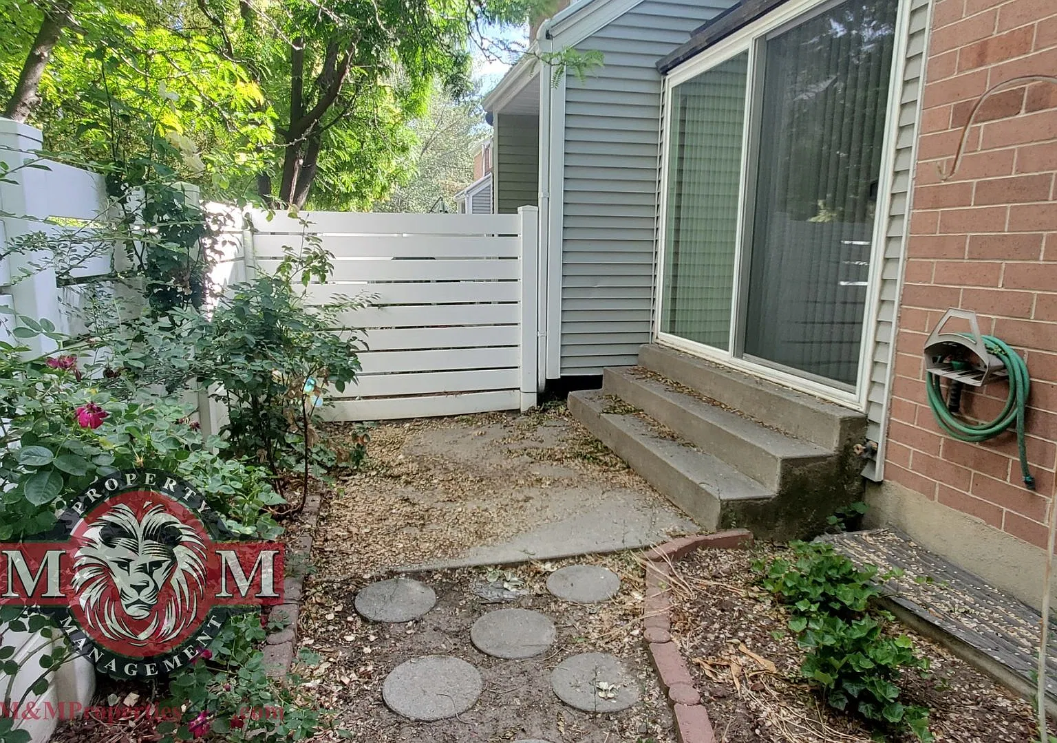 4 Bd 2 Bath Townhome Over 2100 sq ft — Photo 3