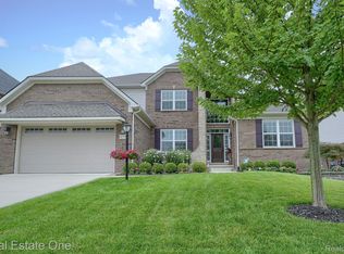 41792 Steinbeck Gln, Novi, MI 48377