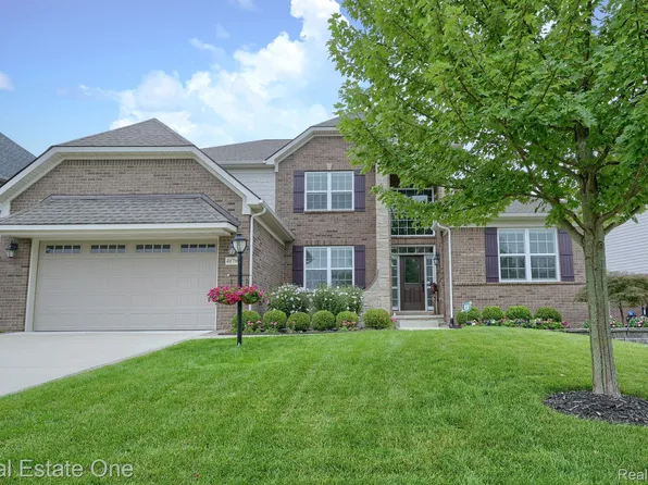 41792 Steinbeck Gln, Novi, MI 48377