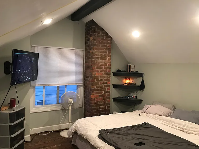 565 Allen St — Photo 13