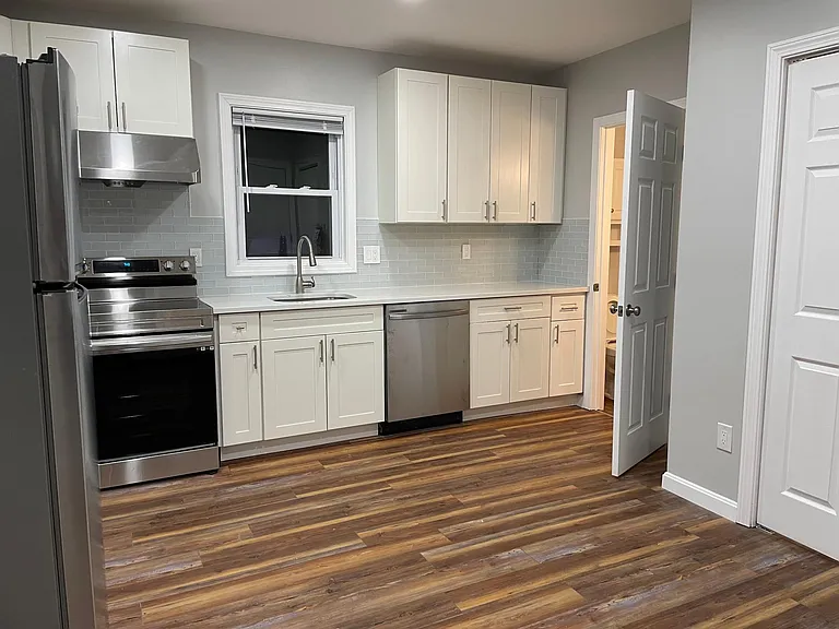 10 Mayhew St #1 — Photo 8