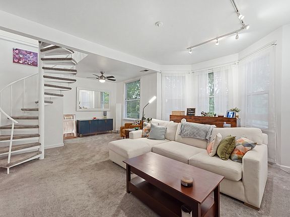 3rd image of 2135 W Barry Ave