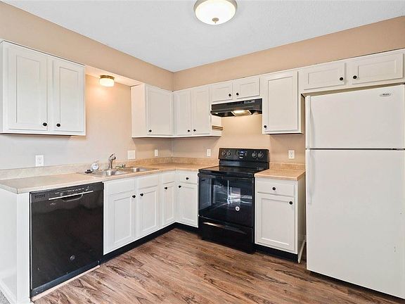 5th image of 130 Westwood Cir