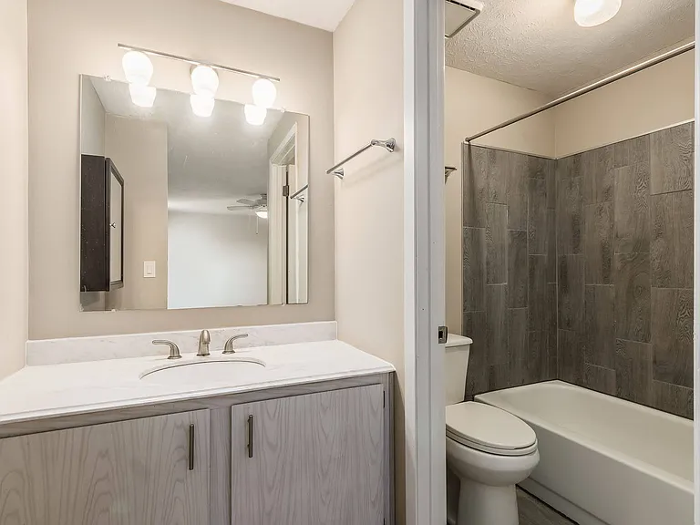 4921 Dublin Fls — Photo 15