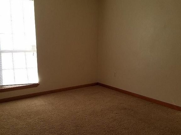4th image of 401 Idlewild Dr