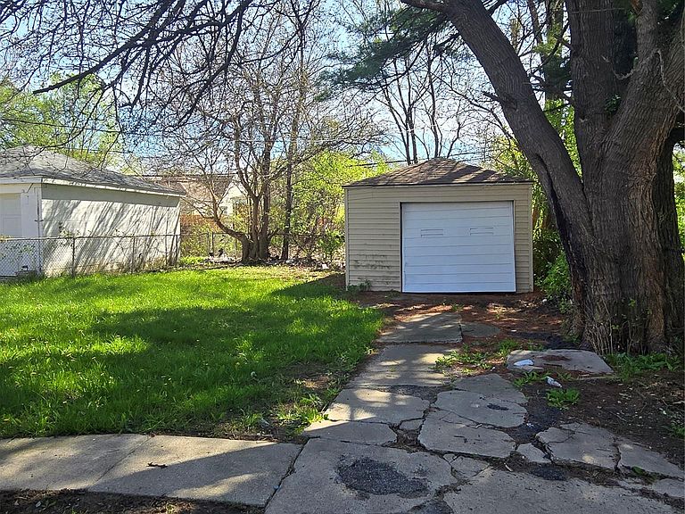Listing photo 5