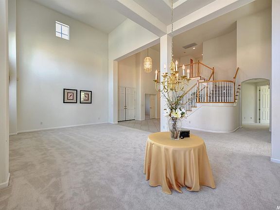5th image of 296 Crescent Dr
