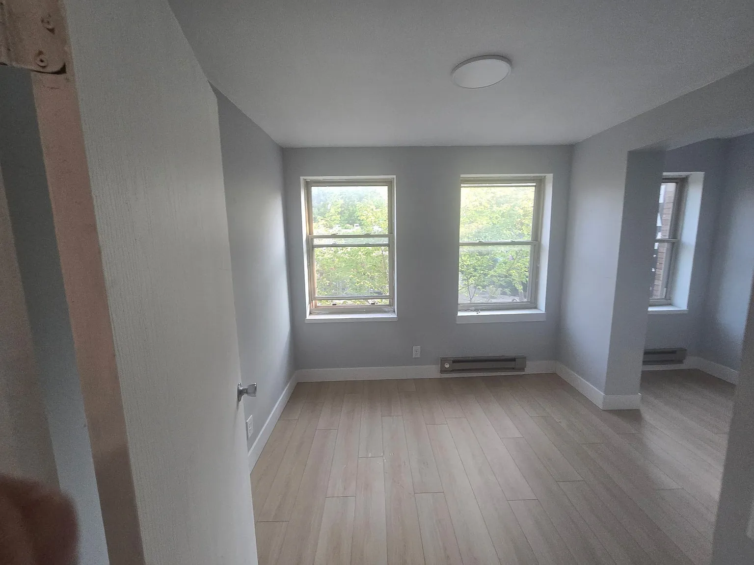 3 bed, 1281 sqft, $2,949 — Photo 2