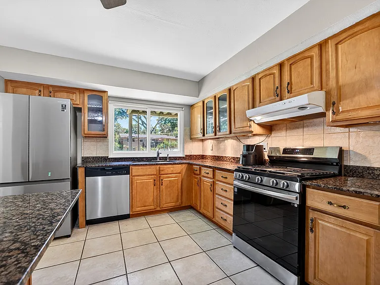 1141 Villaview Dr — Photo 5