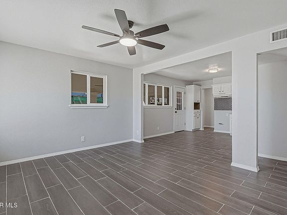 5th image of 261 Gladys Ave