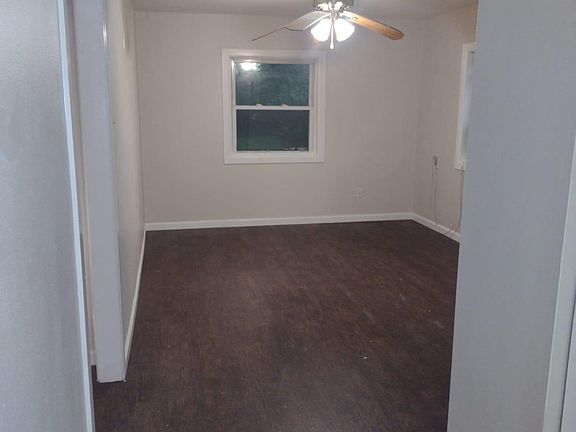 3rd image of 32 Oxford St
