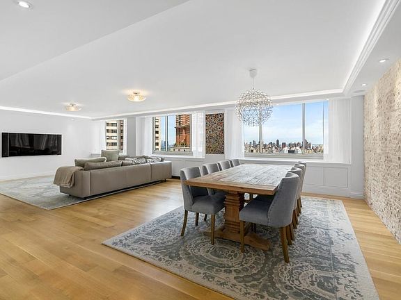 4th image of 30 W 63rd St APT 32V