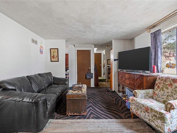 2nd image of 1781 Ivanhoe Dr