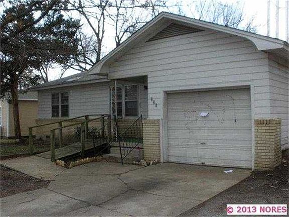 2nd image of 220 N Indianola St