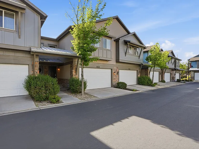 7539 S Casenina Dr — Photo 17